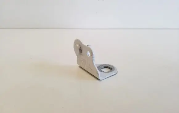 Fender mounting bracket