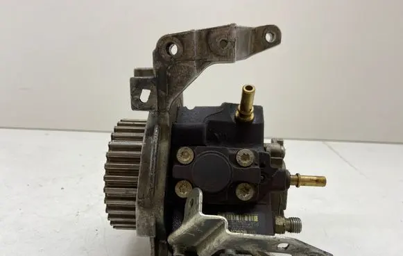 Ford Focus C-MAX Fuel injection high pressure pump 0445010102 9656300380