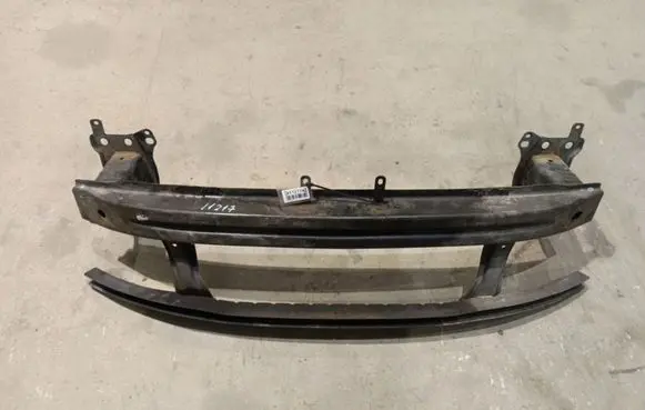 Volkswagen PASSAT B6 Front bumper cross member 