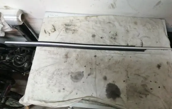 Volvo XC90 Front door glass trim molding 30661283LH