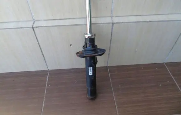 Volkswagen Golf V Front shock absorber/damper 1T0413031FL