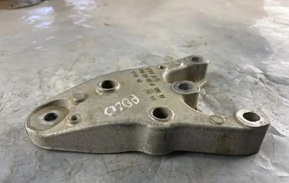 Volkswagen Polo Engine mounting bracket 6Q0199185 6Q0199185M