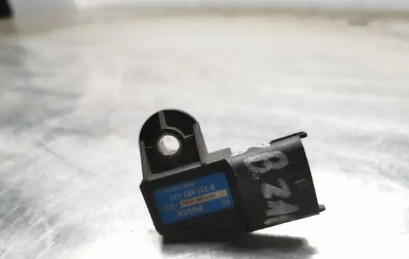 Opel Zafira B Air pressure sensor 0281002437