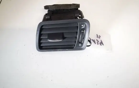 Volkswagen PASSAT B6 Dash center air vent grill 3c1819701e p0108666
