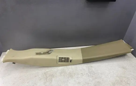 Volvo XC90 (B) pillar trim (top) 