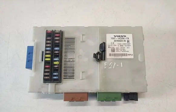 Volvo V70 Fuse module 30765624AE 7G9T14C256FA