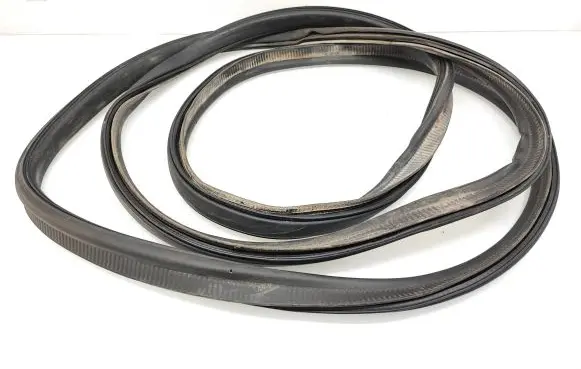 Volkswagen Caddy Trunk rubber seal (body) 