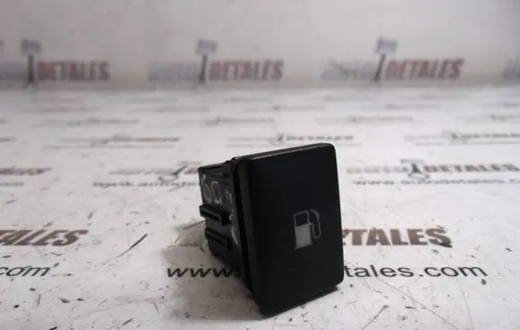 Toyota Avensis T270 Tailgate/boot open switch button 