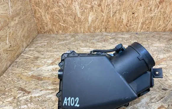 Opel Insignia B Air filter box 84141125