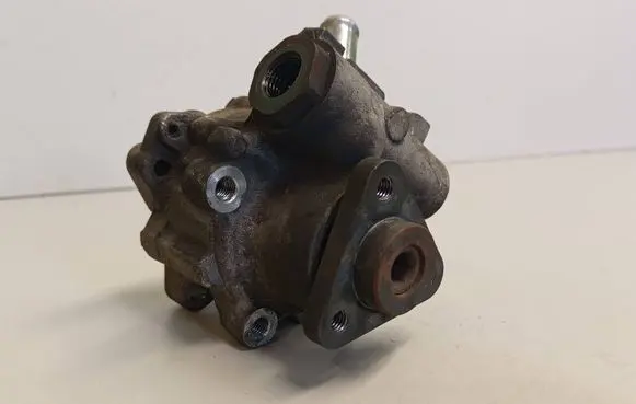 Audi A4 S4 B7 8E 8H Power steering pump 
