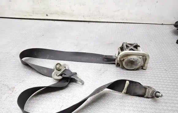 Suzuki Grand Vitara II Front seatbelt 8494065J0