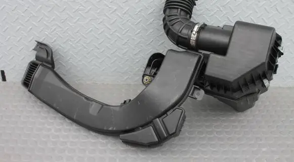 Nissan Qashqai J12 Air filter box NISSAN6UB0AJ12 6UB0A