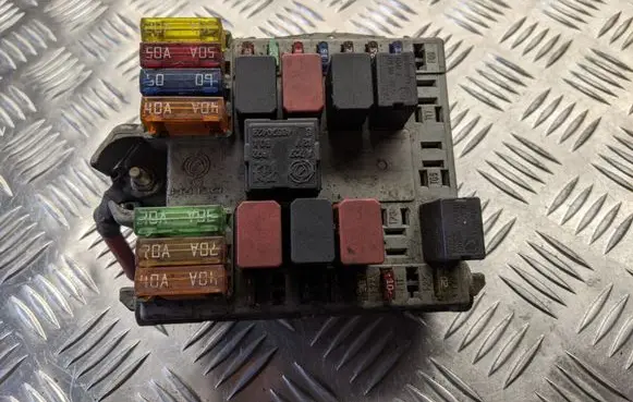 Fiat Punto (188) Fuse module 46768481
