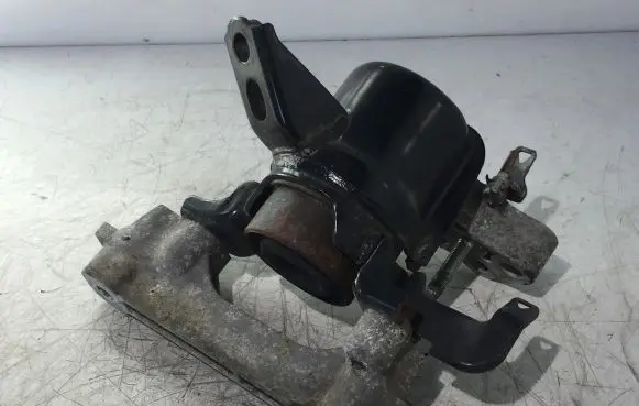 Toyota Auris E180 Engine mount bracket