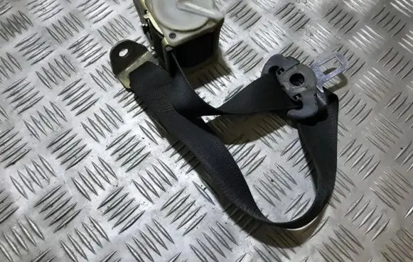 Rear seatbelt