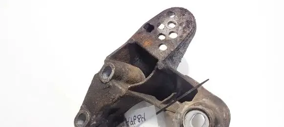 Engine mounting bracket