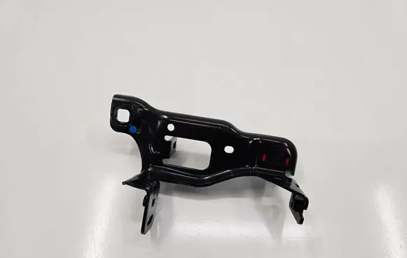 BMW 8 G16 Radiator mount bracket 7449411