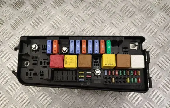 Opel Signum Fuse box set 519067102