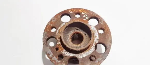 Rear wheel hub