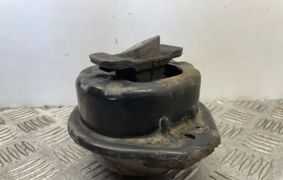 BMW 7 E65 E66 Engine mount bracket 6756093 22116756093