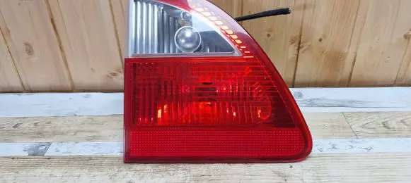 Tailgate rear/tail lights