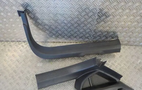 Front sill trim cover