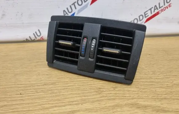 Rear air vent grill