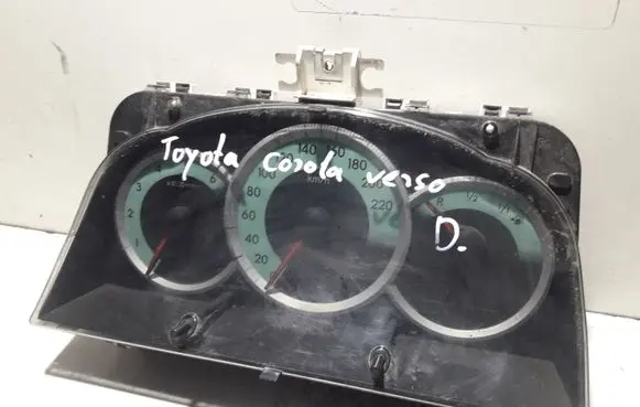 Toyota Corolla Verso E121 Speedometer (instrument cluster)