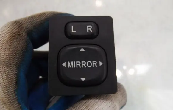 Toyota Yaris Mirror heating switch 