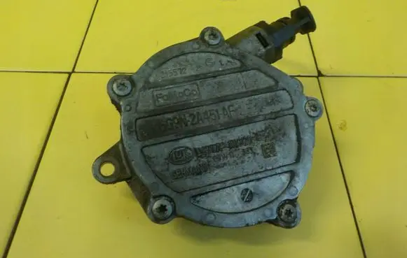 Land Rover Freelander 2 - LR2 Vacuum pump 6G9N2A451AF 8SP48