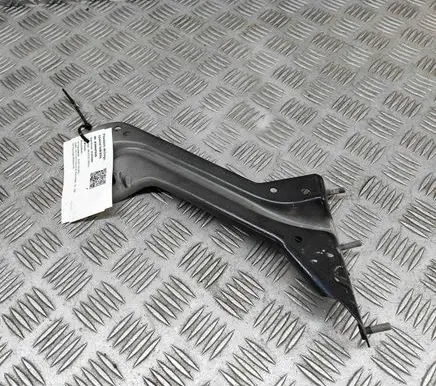 Audi Q5 SQ5 Fender mounting bracket 8R0821136