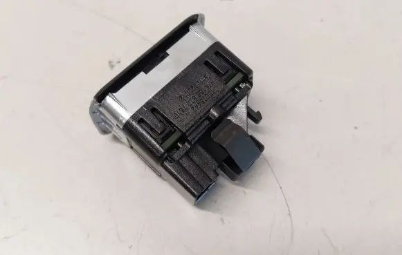 Mercedes-Benz CLA C117 X117 W117 Tailgate opening switch A1668707610