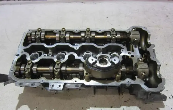 BMW 6 F12 F13 Engine head 7573940