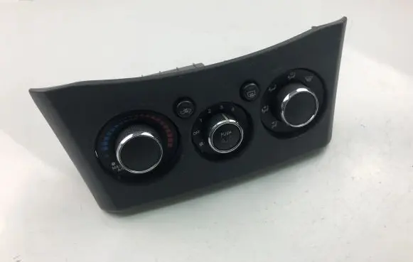 Mitsubishi Eclipse Interior fan control switch MN121361HA