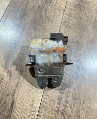 Mercedes-Benz C W203 Loading door lock 
