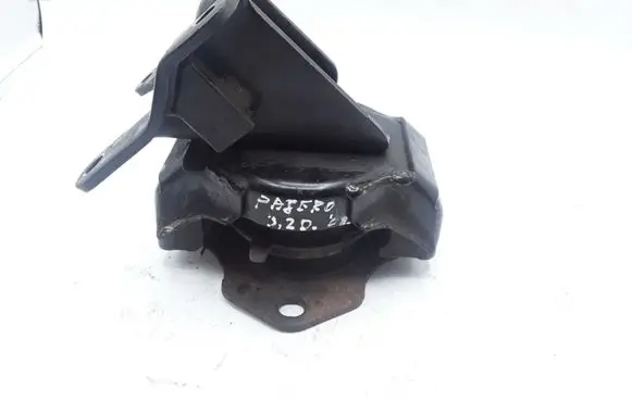 Mitsubishi Pajero Engine mount bracket NOCODE