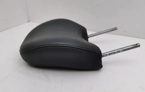 Volvo V50 Front seat headrest 