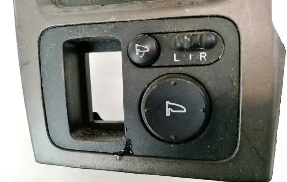 Honda CR-V Wing mirror switch M33212