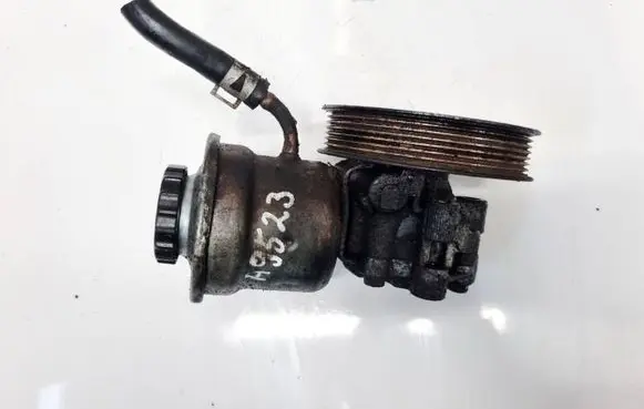 Toyota Avensis T250 Power steering pump