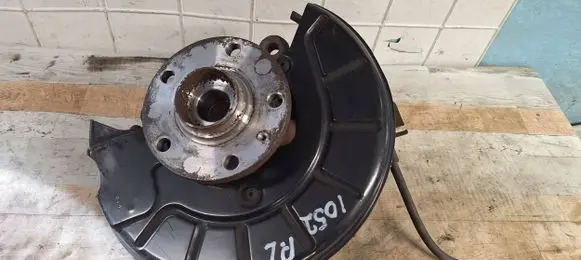 Volkswagen Golf VI Front wheel hub