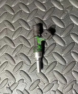 BMW 5 E60 E61 Fuel injector 7834893