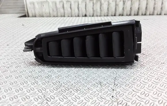 Rear air vent grill