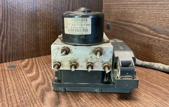 Mercedes-Benz C W203 ABS Pump A2095452532 A2034310812 0435458728
