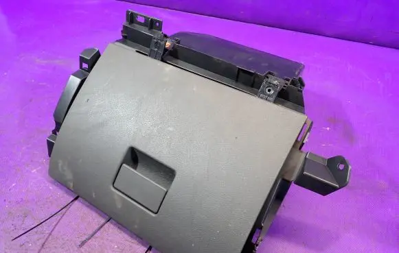 Ford C-MAX I Glove box 3M51-R06044ALW