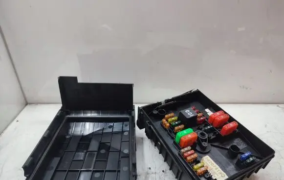 Volkswagen Golf VI Fuse box set 1K0937125