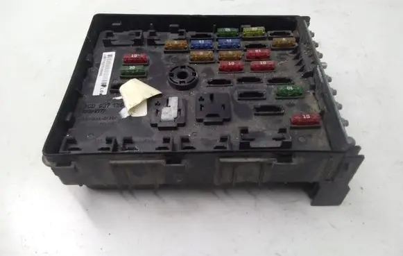 Volkswagen PASSAT B6 Fuse module 3C0937125 63592777 33120492