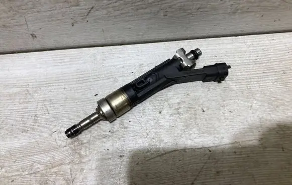 Opel Crossland X Fuel injector 9810335380