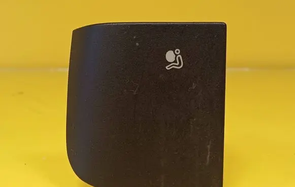 Passenger airbag on/off switch