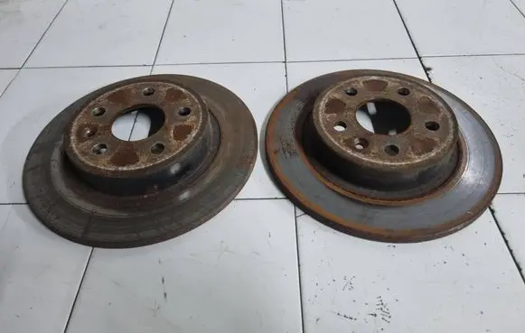 Opel Astra J Rear brake disc