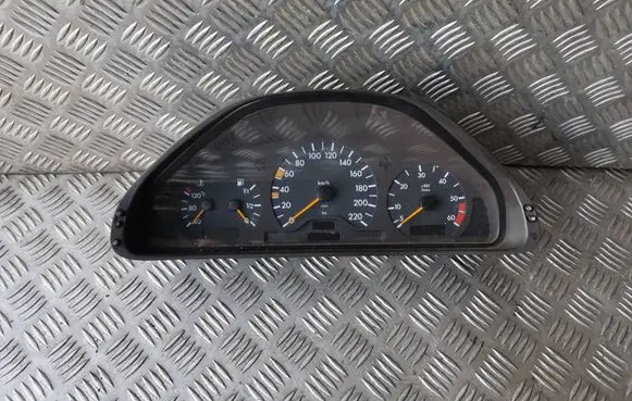 Mercedes-Benz E W210 Speedometer (instrument cluster) 2105400247 2105405147
